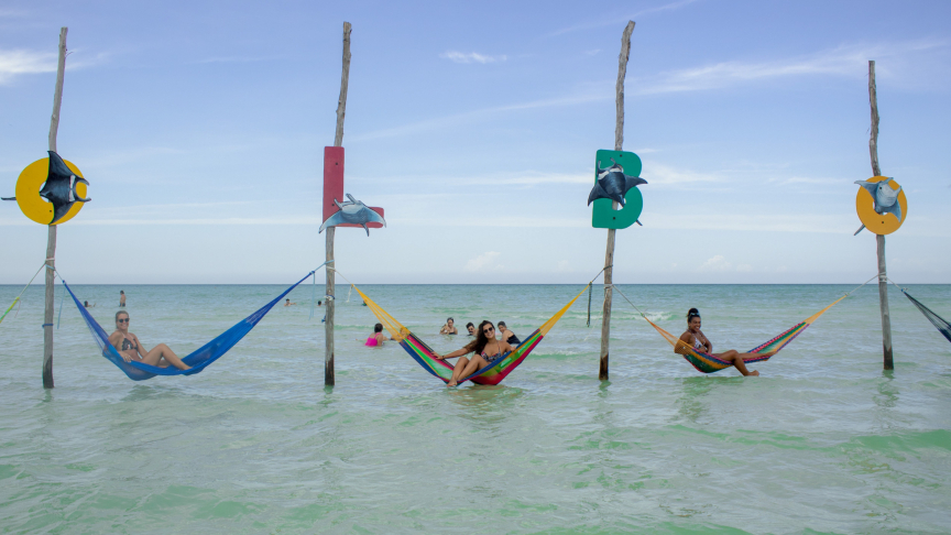 relaxing time in holbox with underwatermexico