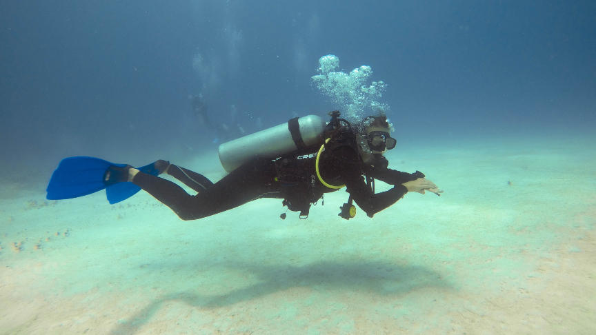 Practicing peak performance buoyancy during the Advanced Open Water Course