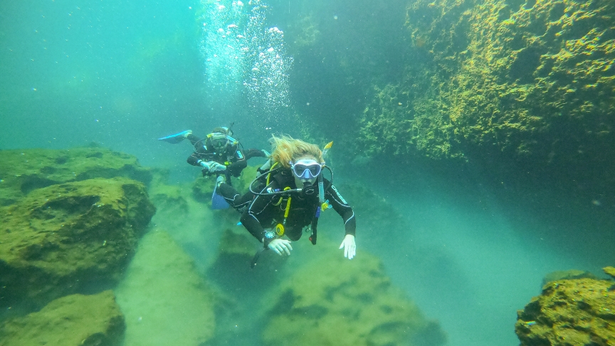 Lisa and Lars diving in the cenote part of the open water diver course