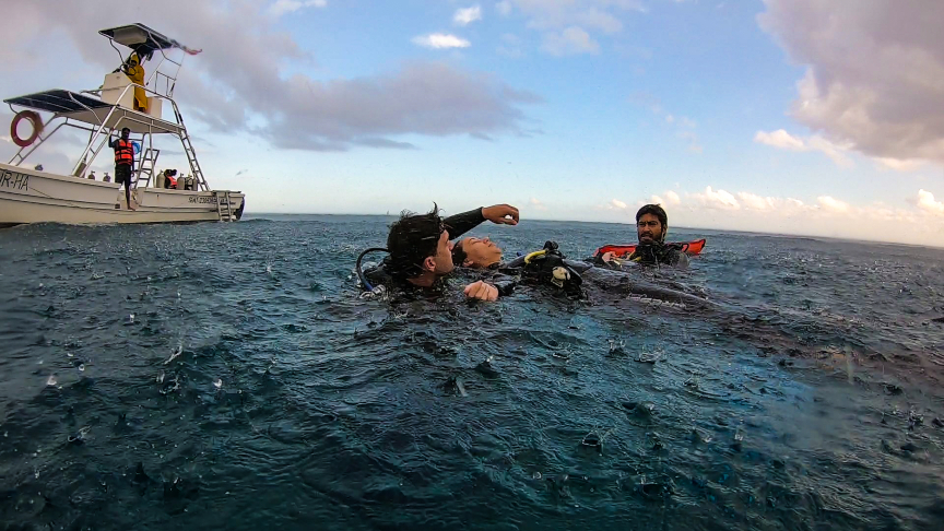Rescue Dive course, PADI Rescue Diver, in water rescue