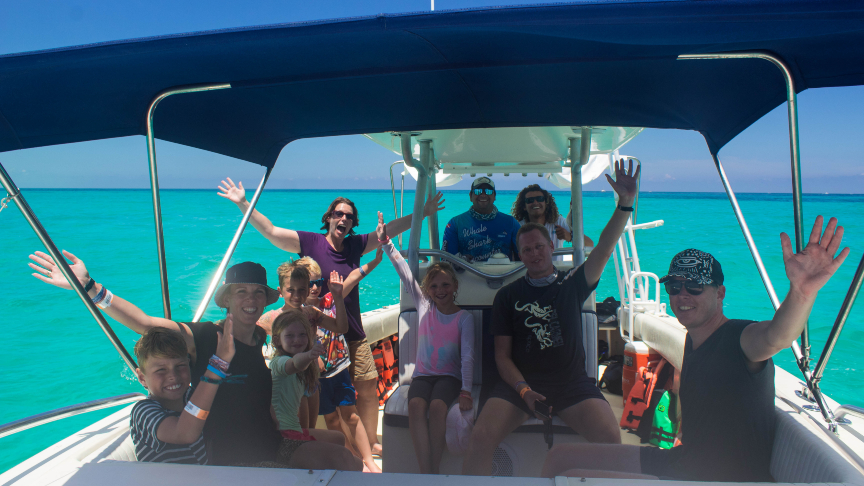 amazing turquoise water in Isla Mujeres, mexico, whale shark tour with kids, family friendly