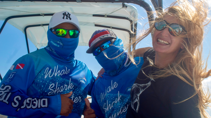 Dream team Toño Hector & Rolien starting whale shark trip