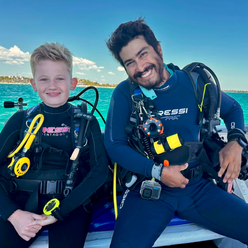 <h6>Antonio</h6> pic of Antonio during a dive course