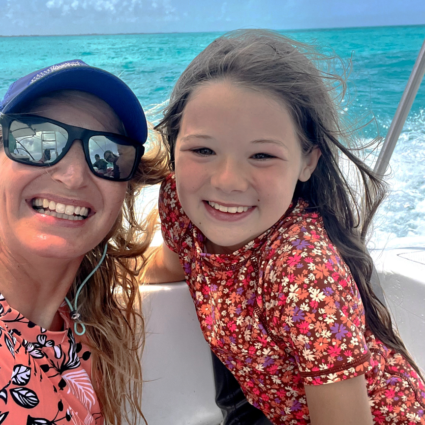 <h6>Rolien</h6> Taking a selfie with a young girl at the whale shark tour